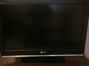 lot 76 image: SONY BRAVIA 34 IN TV