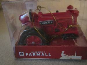 lot 107 image: FARMALL TRACTOR ORNAMENT