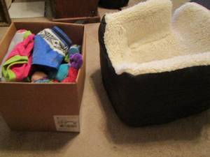 lot 119 image: DOG BED AND DOG TOYS