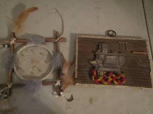 lot 121 image: DREAM CATCHER AND WALL PLAQUE WITH STOVE