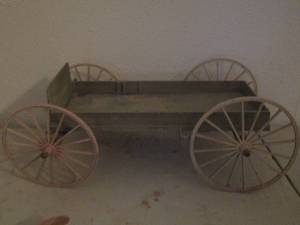 lot 122 image: PLASTIC WAGON  W WAGON WHEEL