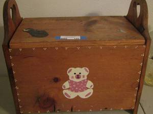 lot 125 image: VINTAGE DOUBLE HANDLED TOY BOX SMALL 23X13X11