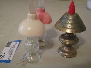 lot 126 image: MINITURE SAMPLE OIL LAMPS