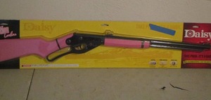 lot 134 image: DAISY PINK BB GUN NEW