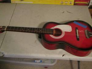 lot 135 image: HARMONY HAND CRAFTED GUITAR MODEL H0301 ESTABLISED IN 1892