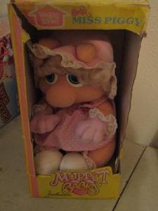 lot 144 image: Jim HENSION MUPPET BABIES - MISS PIGGY IN ORIGINAL BOX