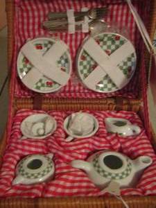 lot 148 image: DELTON FINE COLLECTABLE TEA SET IN ORIGINAL BASKET