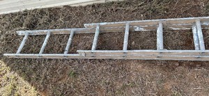 lot 90 image: Extention Ladder
