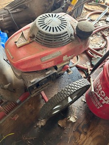 lot 93 image: Honda yard edger