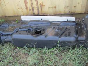 lot 24 image: Razor fuel tank