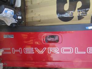lot 25 image: Chevy tail gate red, unknown the year