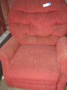 lot 12 image: Red LIFT Chair, needs cleaned