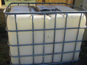 lot 22 image: Large water trough