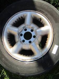 lot 35 image: 6 LUG RIM  TIRE IS 15 BUT IS BLOWN