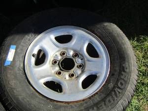 lot 34 image: Truck tirerim