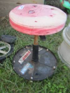 lot 41 image: rolling work shop stool
