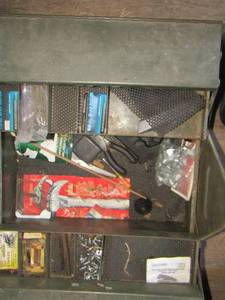 lot 44 image: Metal tool box