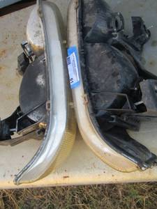 lot 61 image: Chevy light assembly