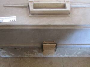 lot 113 image: tool box of various paint brushes