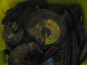 lot 115 image: tub of sanding disc.