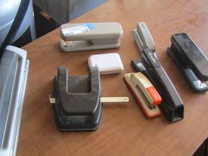 lot 132 image: lot of various staplers