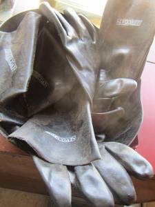 lot 203 image: rubber gloves