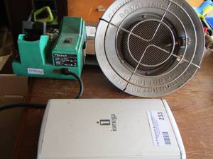 lot 233 image: heat lamp, Iomega power box, mercer model st-20900