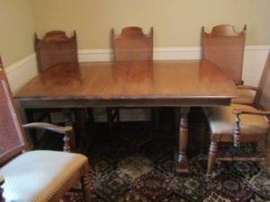 lot 2 image: NORTH American BUILDERS DINING TABLE COMES WITH 2 LEAFS 2 CAPTAINS - 4 SIDE CHAIRS