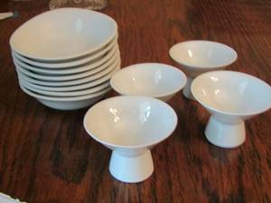 lot 28 image: 8 BUTTER PADS - 7 MINI CUPS