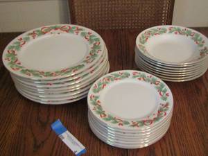 lot 4 image: SANGO DISH SET 8 BOWLS, 8 DINNER PLATES, 8 SAUCERS