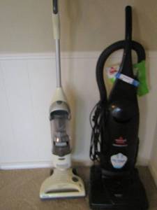 lot 20 image: BISSELL POWER FORCE VACCUM SHARK BAGLESS VACCUM