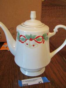 lot 41 image: Sango 8412 handled tea picture