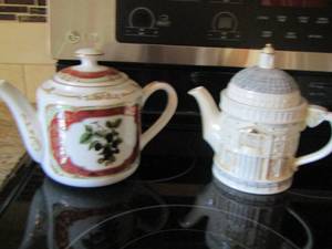 lot 44 image: TEA POT - Winterthur tBY ANDRE   -James Sadler TEA POT