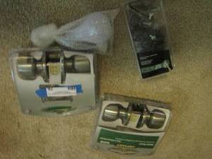 lot 76 image: Defiant door knobs- locks- qty 2, Value pack of liberty door knobs handles