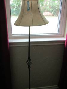 lot 27 image: Tall floor lamp with shade 56