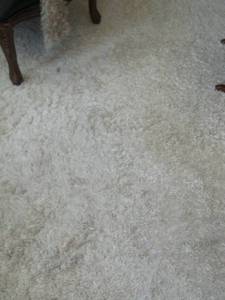 lot 86 image: 5ft 7ft off white shag rug