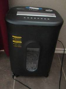 lot 87 image: Amazon basics paper shredder used but works