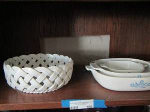 lot 100 image: Set of 3 Corningware baking dishes  CORNFLOWER  & glass basket