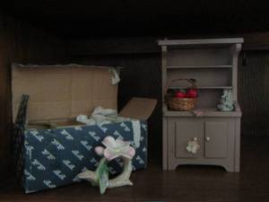 lot 108 image: doll house size kitchen cabinet, set of 4 FITZ & FLOYD Napkin rings
