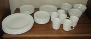lot 112 image: Centura dish set by Corning    - 8 dinner plates, 8 bread plates, 11 cup plates, 6 saucers, 3 bowls and 6 coffee cups