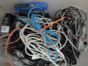 lot 114 image: tote of computer and phone wires