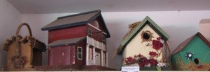 lot 125 image: 4 various style bird houses
