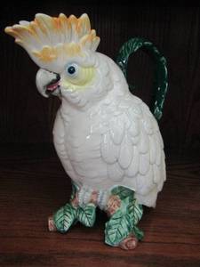 lot 138 image: FITZ & FLOYD 1991 4 qt Parrot Pitcher