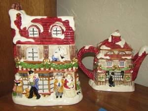 lot 139 image: FITZ & FLOYD 1988 26 oz. House TEA POT,   FITZ & FLOYD 1988 HOUSE COOKIE JAR