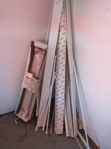lot 154 image: NEW AND USED CURTAIN RODS