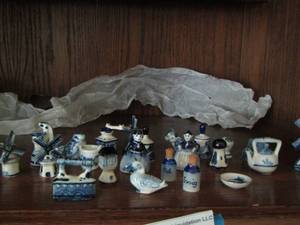 lot 174 image: Miniature figurines