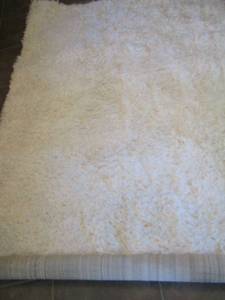 lot 175 image: White fluffy rug no brand- 9760