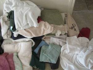lot 177 image: Large lot of used bath and hand towels