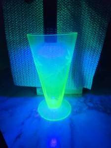 lot 1 image: Selection of 2 uranium glass sundae glasses