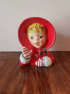 lot 4 image: Vintage 1956 Reliable Glassware & Pottery Christmas head vase-planter